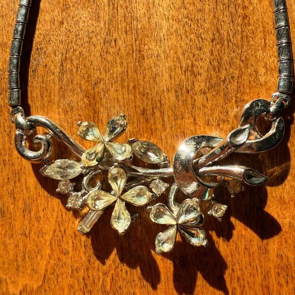 Vintage Antique Trifari Silver Tone Flower Floral Rhinestone Necklace - Picture 1 of 6